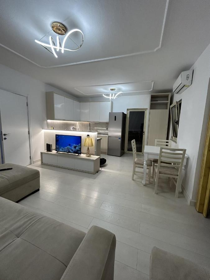 Apartman Center, Selvia White