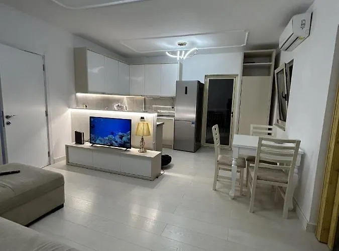 Center, Selvia White Apartment