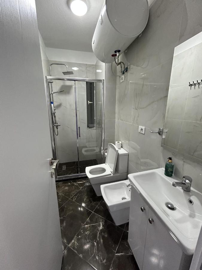 Center, Selvia White Tirana