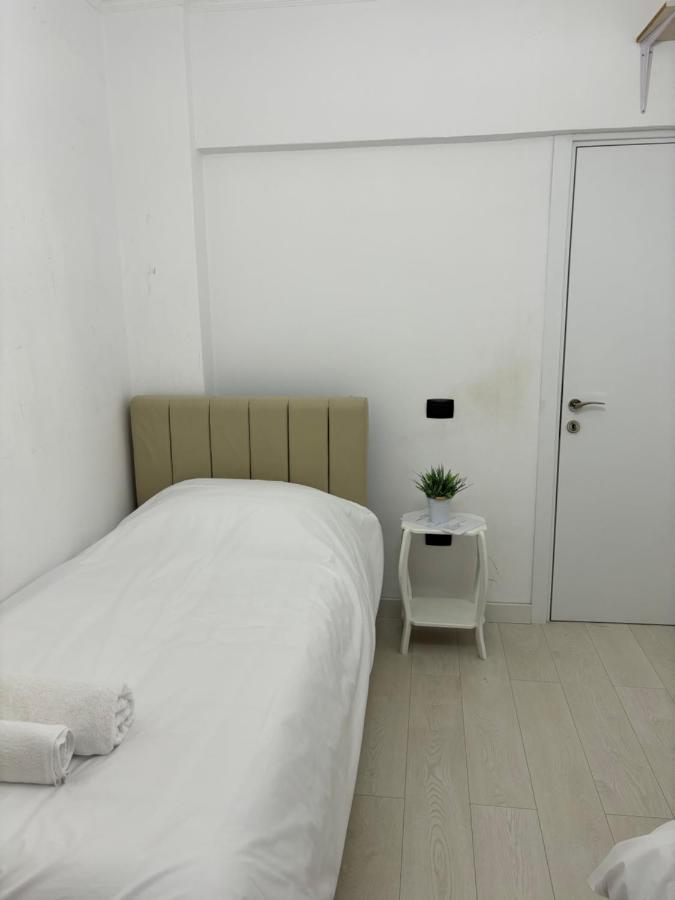 Apartment Center, Selvia White